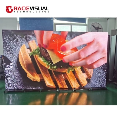 3840hz उच्च ताज़ा दर प्रकाश वजन इनडोर पूर्ण रंग एलईडी पोस्टर स्क्रीन 48kg/टुकड़ा पहियों के साथ टोटेम